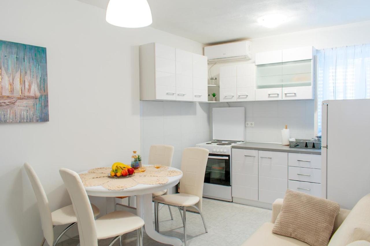 Apartman Karmen Lägenhet Kaštela Exteriör bild