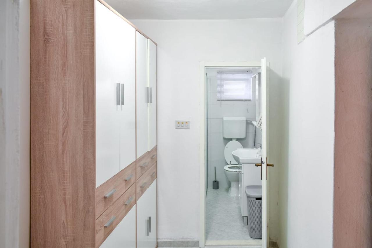 Apartman Karmen Lägenhet Kaštela Exteriör bild