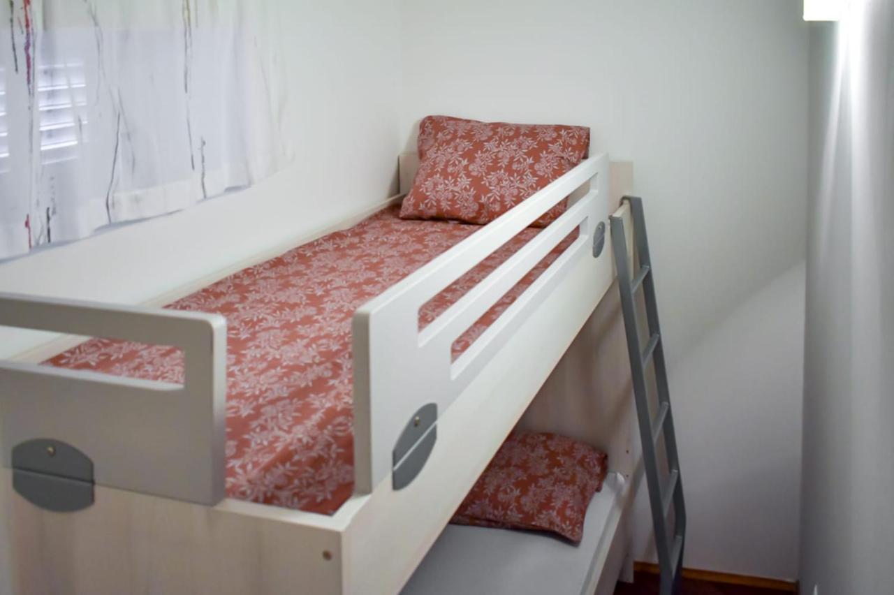 Apartman Karmen Lägenhet Kaštela Exteriör bild